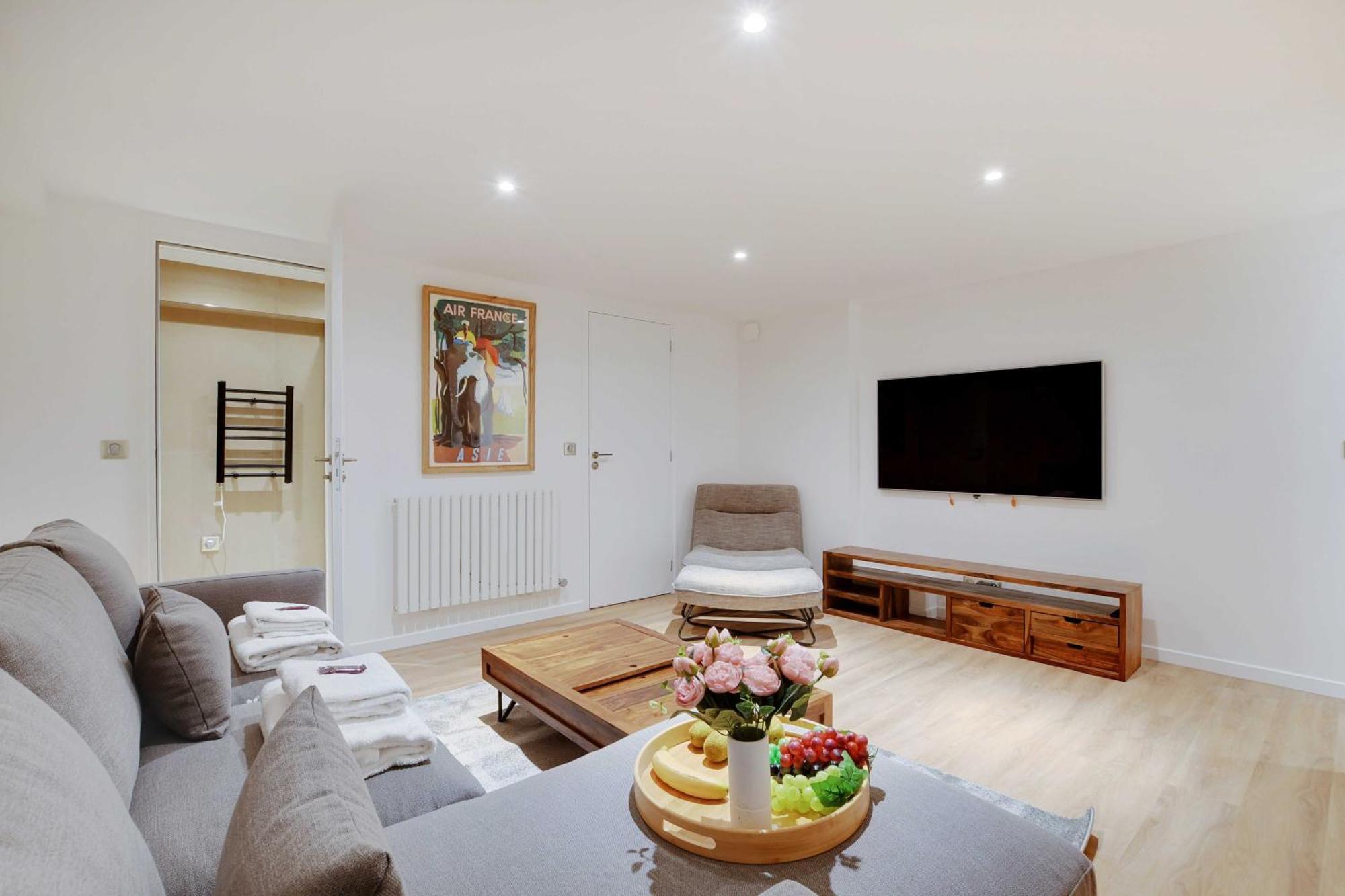 Spacious - 2br-4p - Place De Clichy *