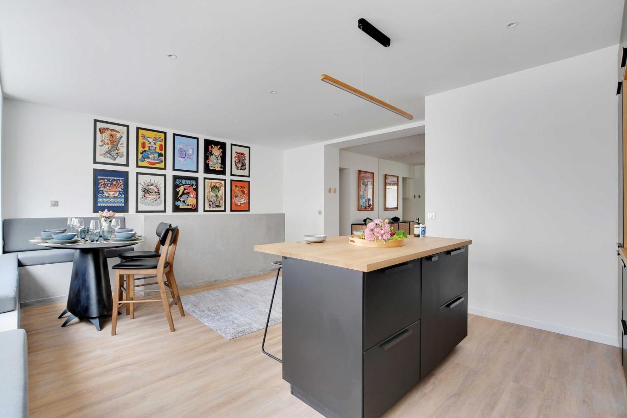 Spacious - 2br-4p - Place De Clichy Parijs