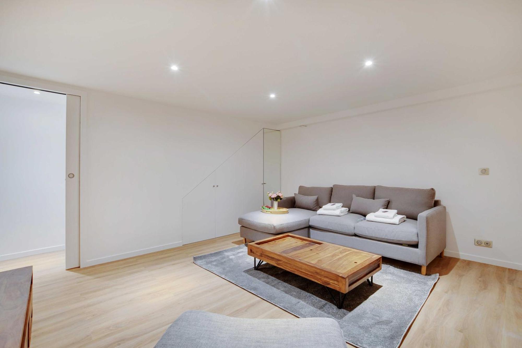 Spacious - 2br-4p - Place De Clichy Appartement Parijs