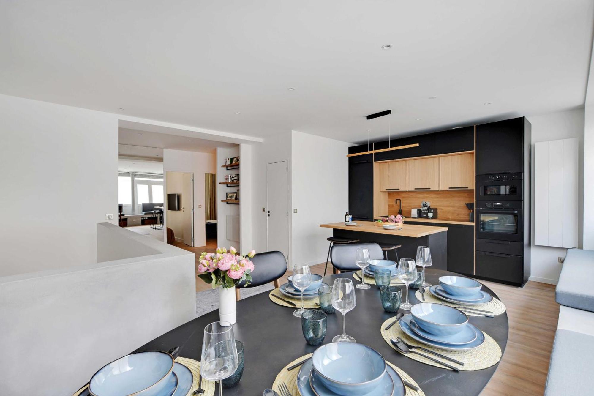 Spacious - 2br-4p - Place De Clichy Apartment Paris